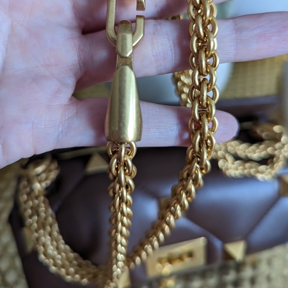 Authentic VALENTINO ROMAN STUD BAG MEDIUM - Picture 15 of 16